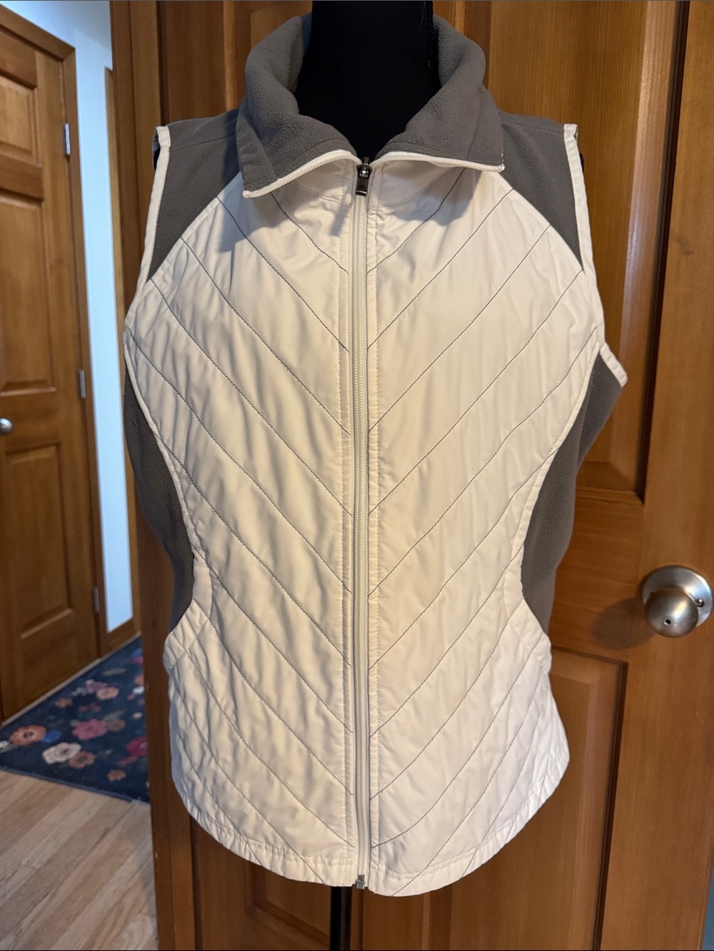 Columbia white Quilted Vest with Gray Trim